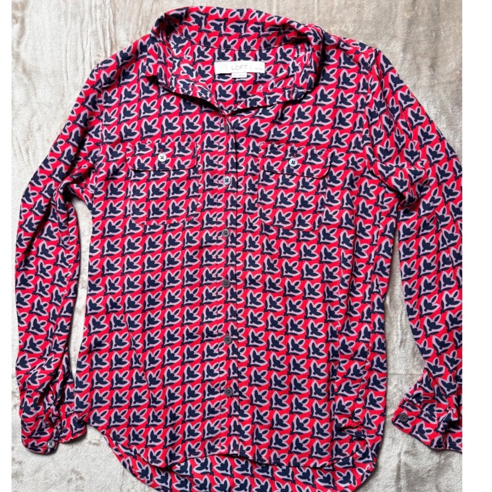 LOFT Petites Red Navy Geometric Floral‎ Button Down Shirt